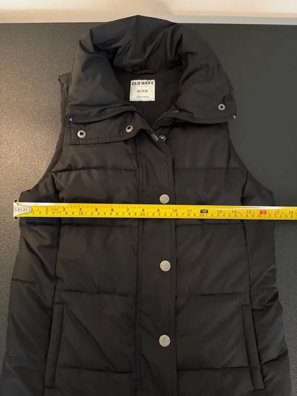 Old Navy Women's Puffer Vest, Black-XS - Image 4