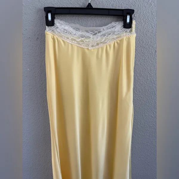 NWT Mika & Gala‎ Satin Lace Trim Skirt Size XS - Image 2