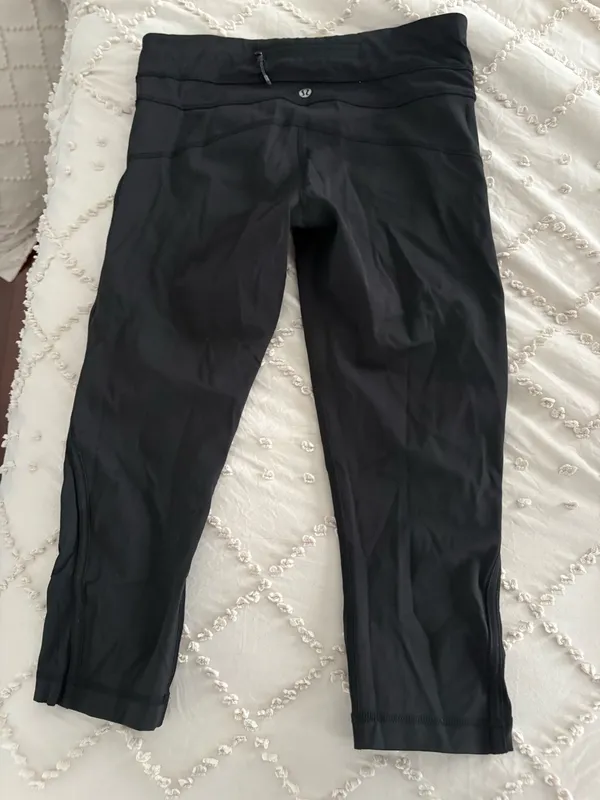 Cropped Lululemon Leggings - Image 3