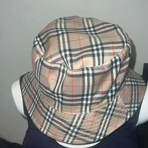 - NWOT Reversible Bucket Hat Sunhat summer Burberry Style Tan Check Plaid … - Image 2