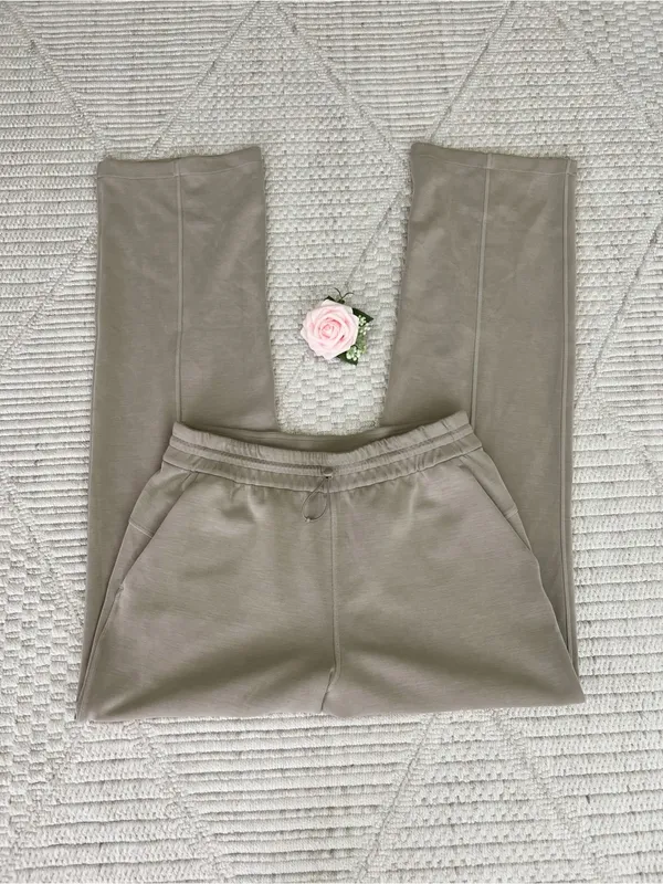 Lululemon Softstreme Woman’s High Rise Jogger Pants Size 8 - Image 2