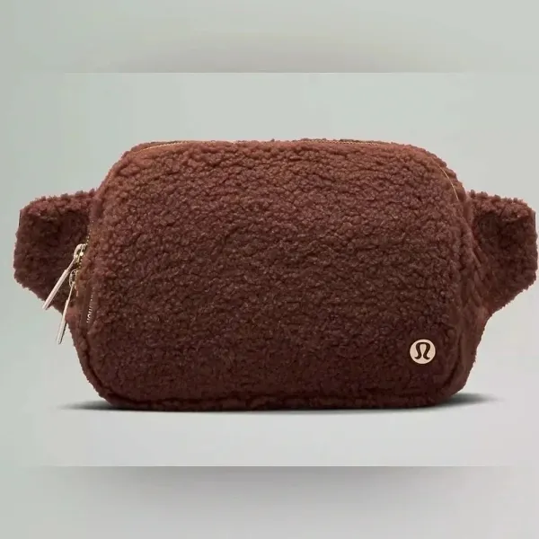 NWT LULULEMON BROWN 2L EVERYWHERE BELT BAG FUZZY. No longer available in stores - Image 3