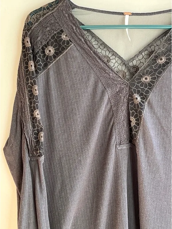 Free People Lola Long Sleeve V-Neck Top Gray Lace Mesh Trim Size L - Image 4