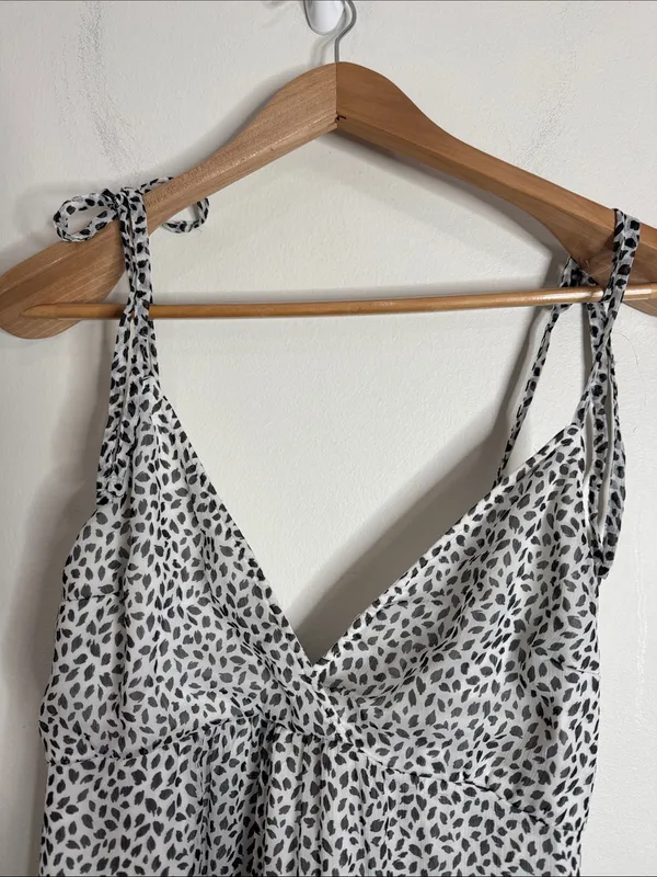 Abercrombie & Fitch Chiffon Flowy Tiered Maxi Dress White Geo Print size M flaw - Image 6