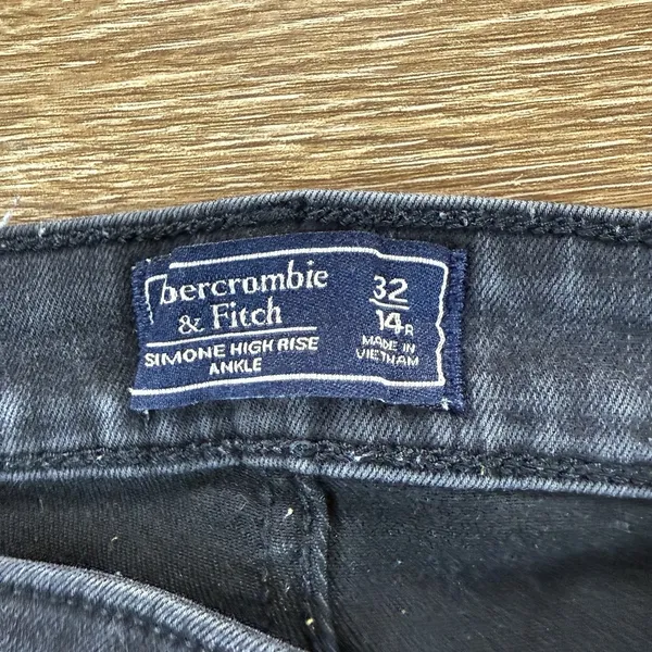 Abercrombie & Fitch Simone High Rise Ankle Jeans Women's 32 Black Raw Hem - Image 2