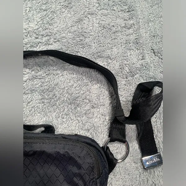 Athleta black belt bag fanny pack - Image 6