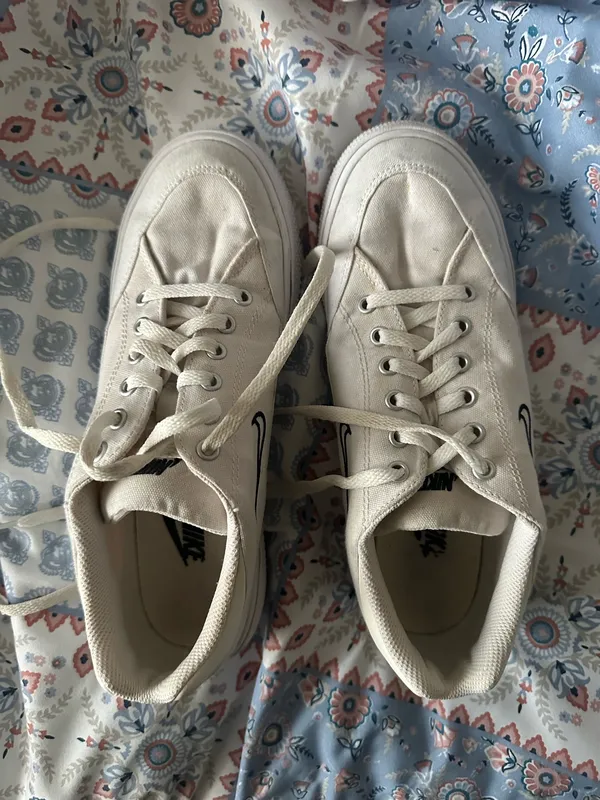 Nike Sneakers - Image 3