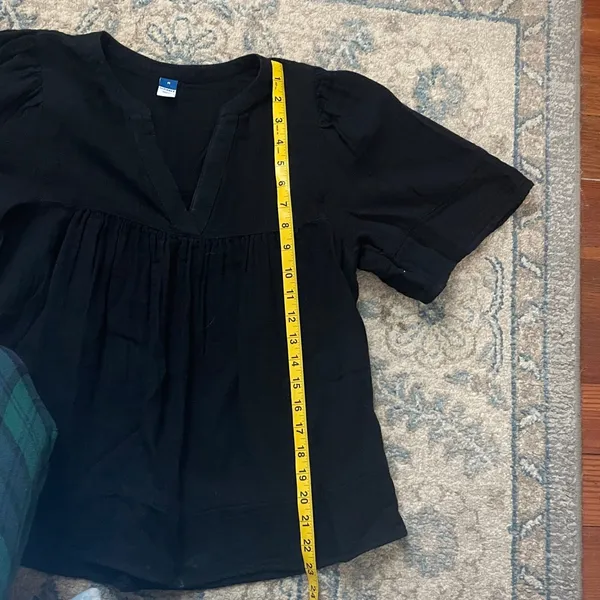 Old Navy Black V-Neck Blouse - Image 3