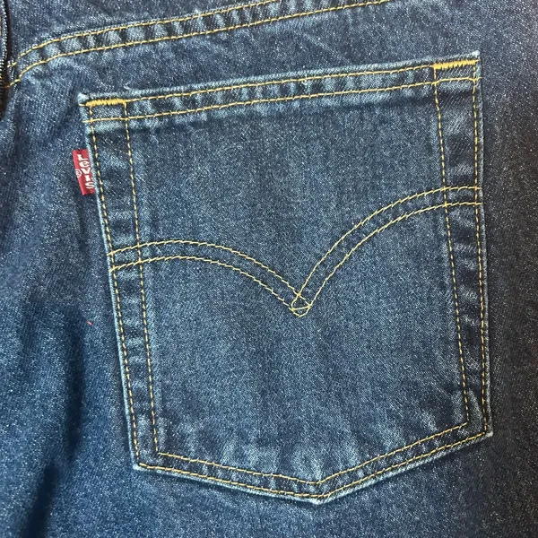 Levi's VTG 550 Relaxed Fit Tapered Leg Jeans Dark Wash Size 16 Short - Image 4