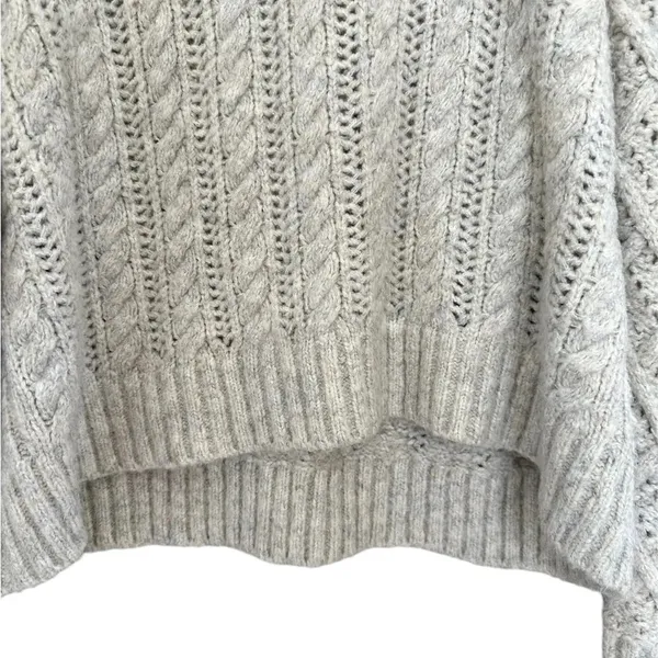 Line Pullover cable knit v-neck sweater with beautiful detailing‎ Size L - Image 5