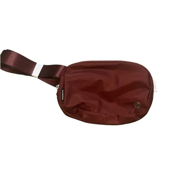 Lululemon Everywhere‎ Belt Bag Red Merlot Maroon Sporty Fanny Pack Travel NWT - Image 4