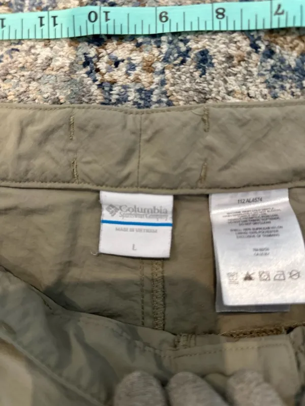 Columbia Sportswear Company Women's Green Cargo Hiking Shorts with Built-In Belt - Image 3