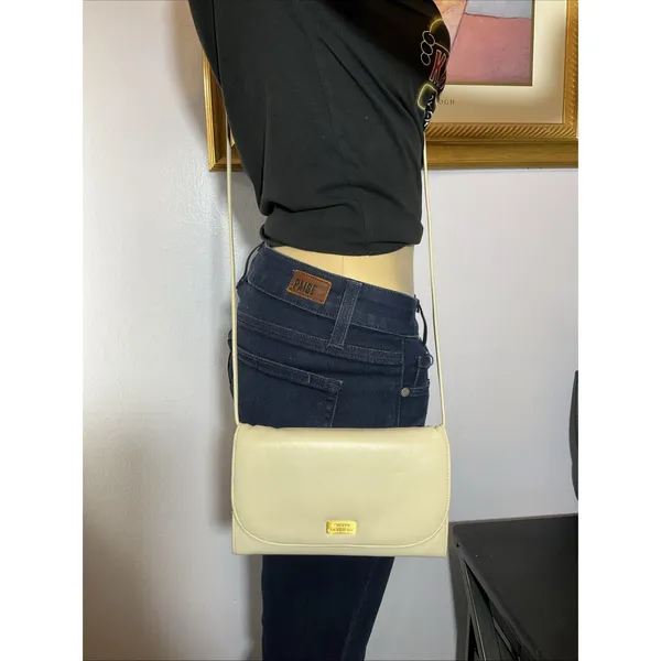 Stone Mountain‎ Cream Crossbody Wallet/Purse Gold Hardware With Check Book - Image 5