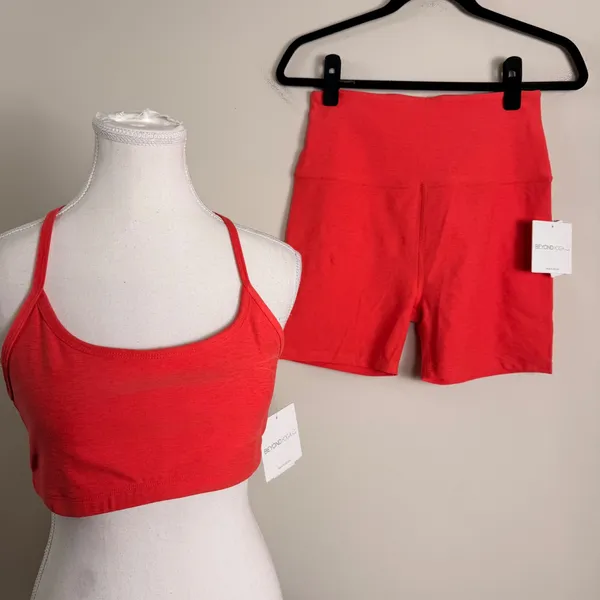 Beyond Yoga Spacedye Racerback Bra and High Waisted Biker Short Set Coral Large - Image 2