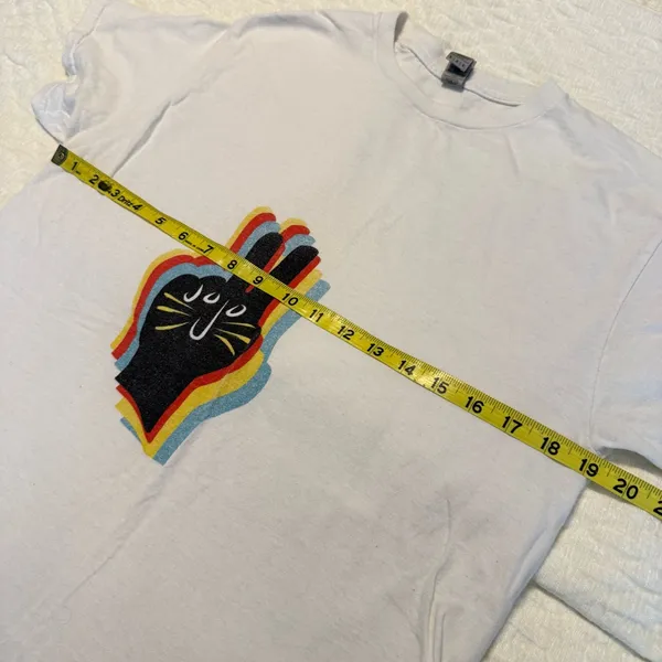 FLAWED Jojo Rabbit Hand art Peace sign T Shirt Size Medium Gildan Cotton - Image 6