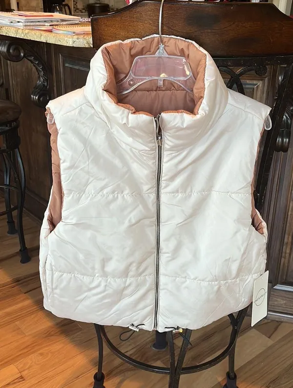Vine and Valley Puffer Vest Reversible Cozy Zip Jacket Beige Tan Womens M New - Image 12