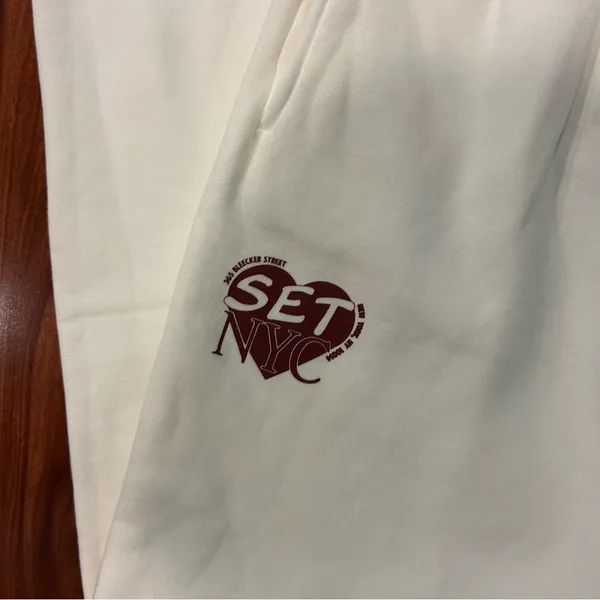 Set Active NY Merch New York Exclusive White Sweatpants Joggers NWT Size S - Image 2