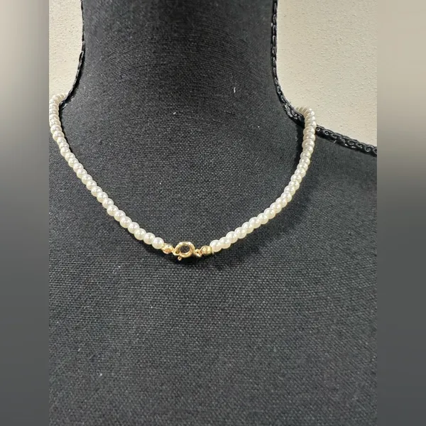 Elegant Pearl Necklace White - Image 3