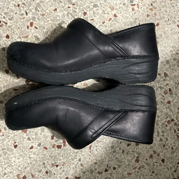 Dansko XP black clogs size 6 - Image 9