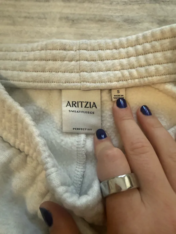Aritzia cozy sweat fleece perfect micro short heather grey - Image 8