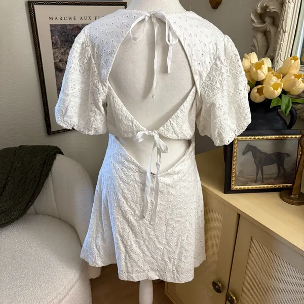 FREE PEOPLE Apricot Rose Mini‎ Dress Lace Eyelet Open Back in White Size Medium - Image 6