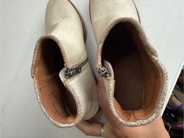 Frye Carson Piping Off-White Leather Crackled Vintage Chelsea Casual Ankle Boots - Image 15