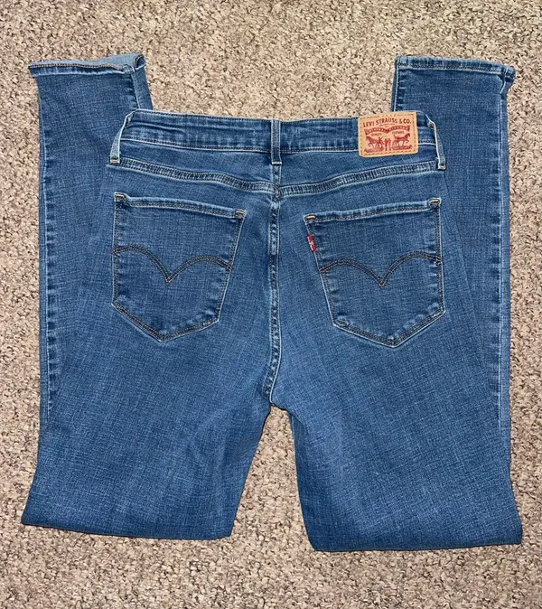 Levi’s 721 High-Rise Skinny Jeans - Image 2
