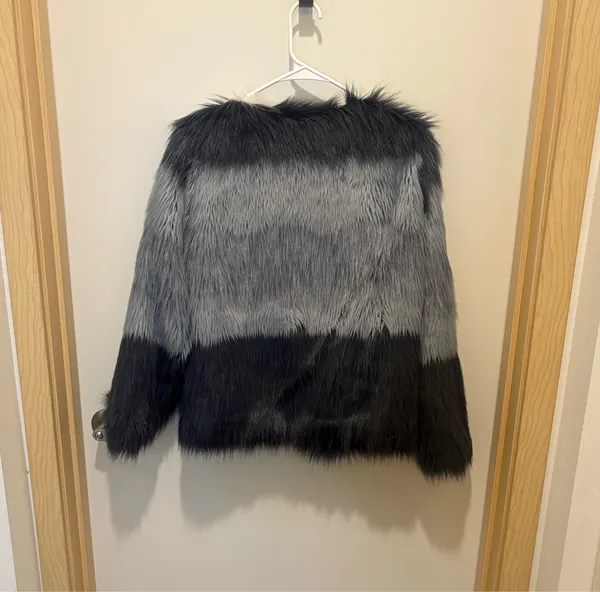 Faux fur black and gray coat Size M - Image 3