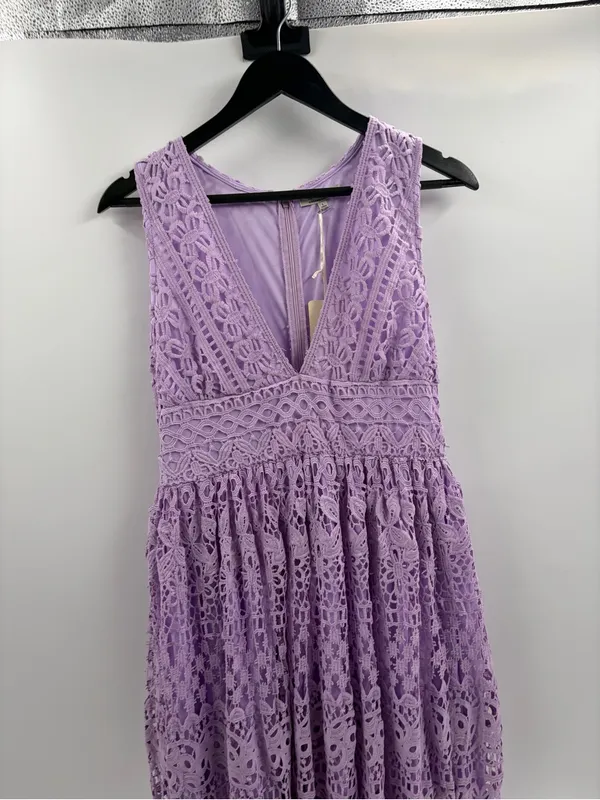 The clothing company purple v-neck lace bohemian maxi dress size large NWT - Image 4