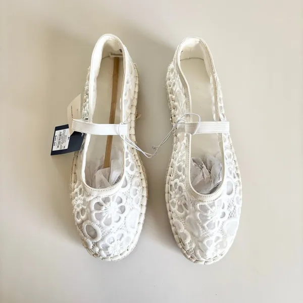 Universal Threads Celia White Floral Lace Mary Jane Espadrille Flats Women's 8.5 - Image 2