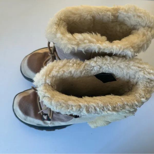 Women's Shearling-Lined Tan Suede Winter Boots - Image 4