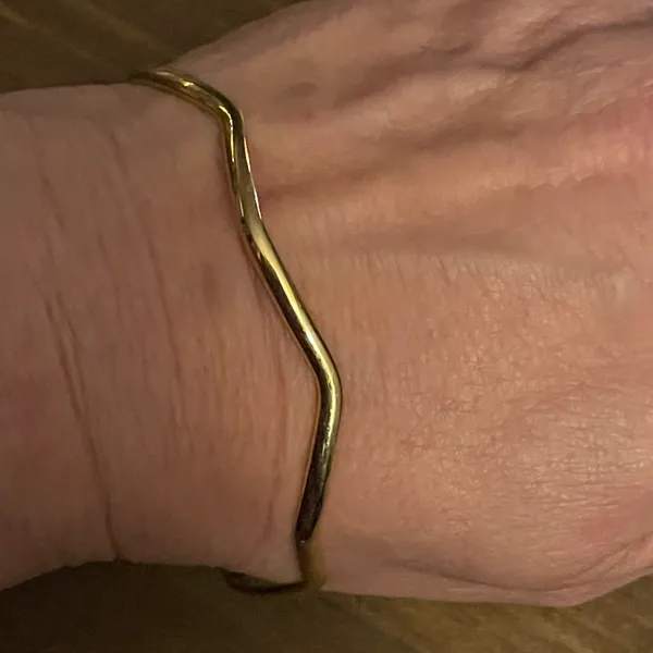 Vintage Wavy Gold Bangle Bracelet - Image 2
