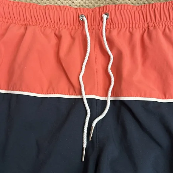 Abercrombie and Fitch Men’s swim suit navy and coral 5 inch looks new - Image 2