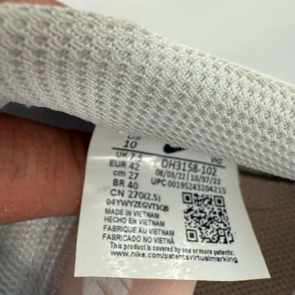 Nike White and Pink Athletic Shoes with Breathable Design - Image 4