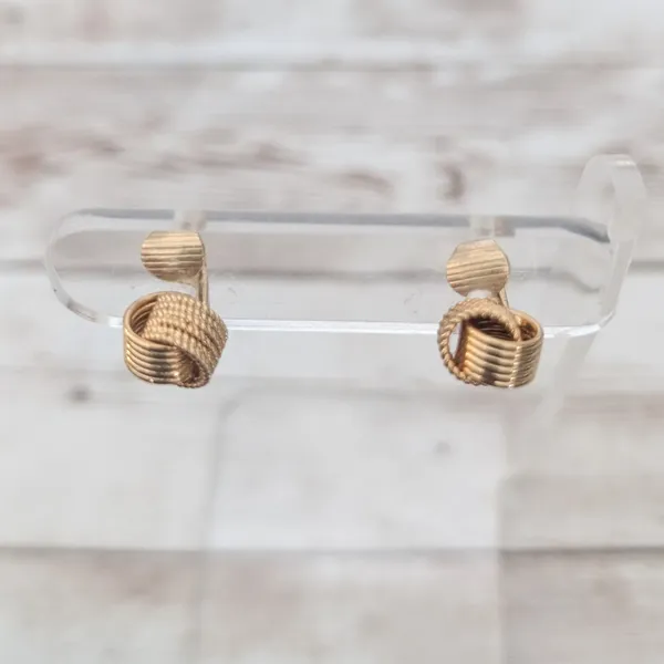 Vintage Avon Clip On Earrings - Pretty Gold Tone Interlocking Design 3/8" - Image 6