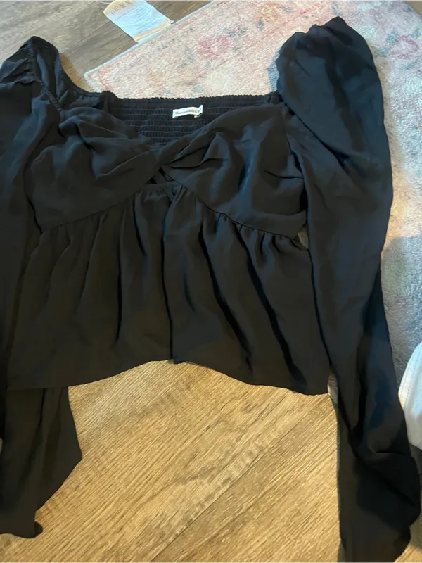 Abercrombie Women's Black Peplum Long-Sleeve Top - Image 4