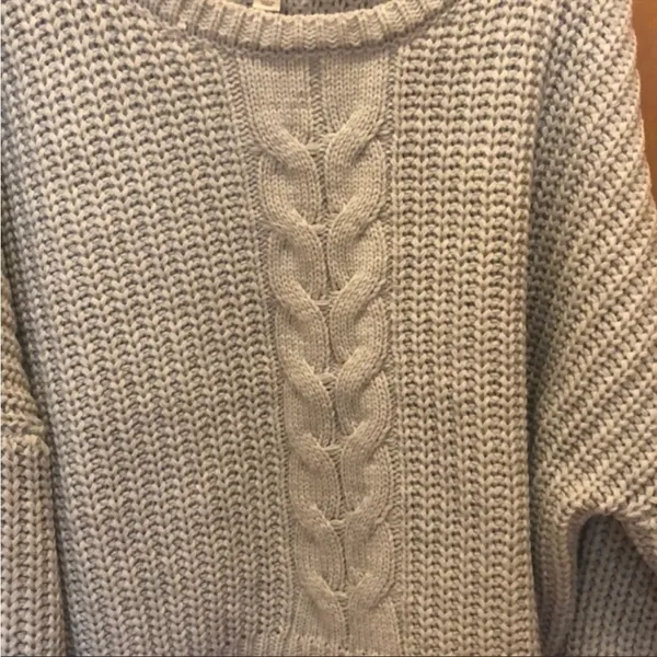 Francesca's Size Large Chunky Grey Cable Knit Sweater New with Tags - Image 5