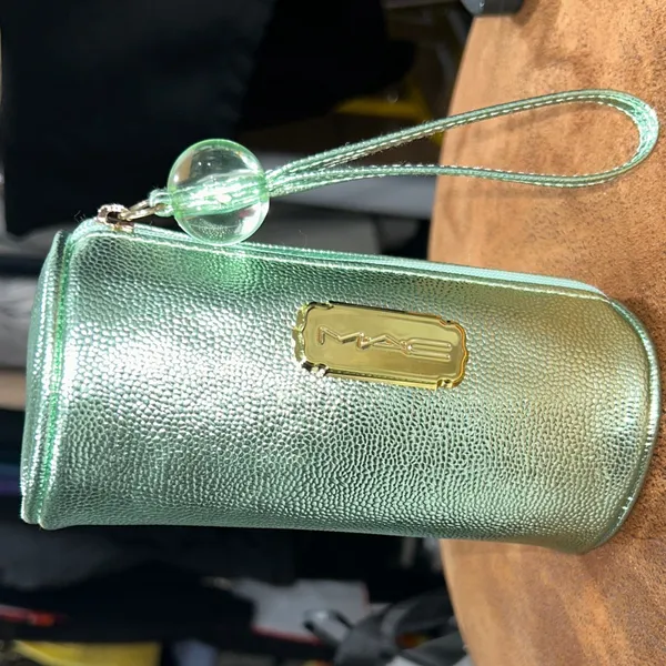 MAC Cosmetics Shimmering Green Cosmetics Case - Image 3