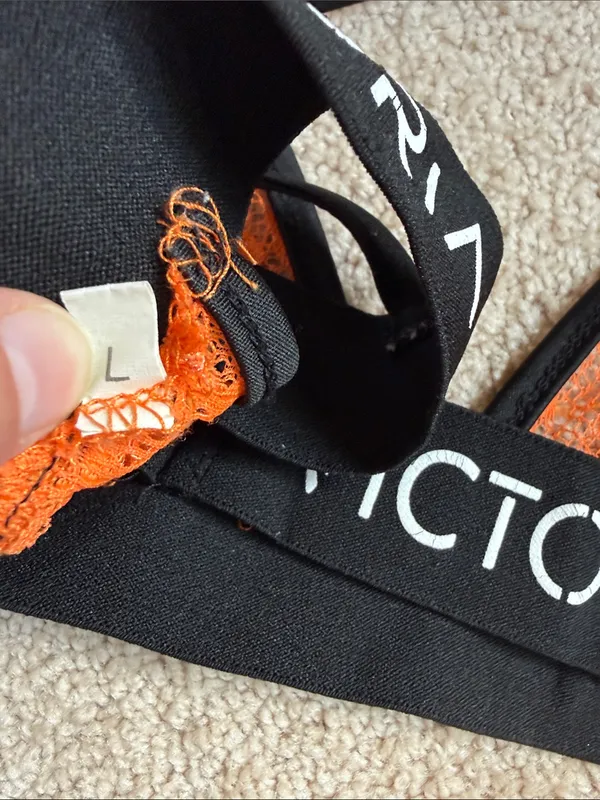 Victoria's Secret Victory Anise Orange Triangle Lace Pullover Bralette. Size Large - Image 3