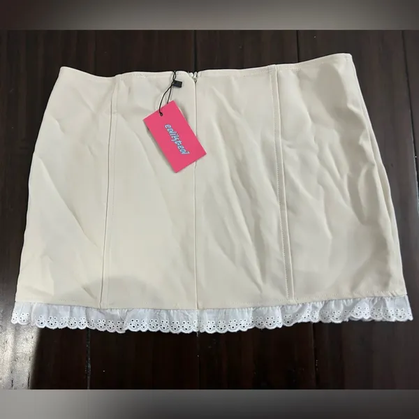 Edikted Cream Skirt with White Lace Medium NWT - Image 5