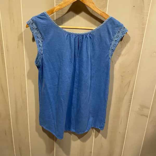 Cute American Eagle washed blue eyelet sleeveless scoop neck cotton festival top - Image 5