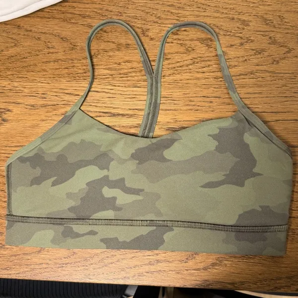 Green Camo Size 6 Lululemon Flow Y Sports Bra Nulu B/C Cup - Image 3