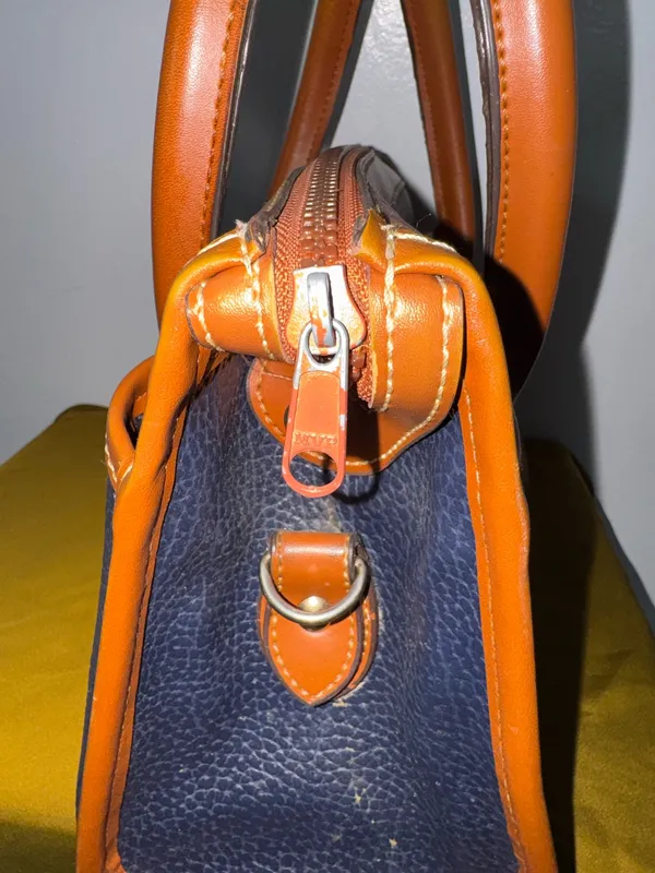 Vintage Dooney & Bourke All Weather Leather Satchel Unlined. - Image 6