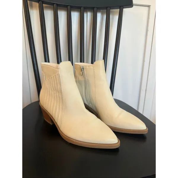Dolce Vita Salome white point toe booties size 6 - Image 5