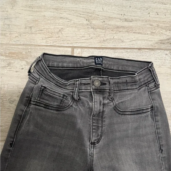 Gray Gap Favorite Jegging Jean with Distressed Hem Size 26 - Image 2