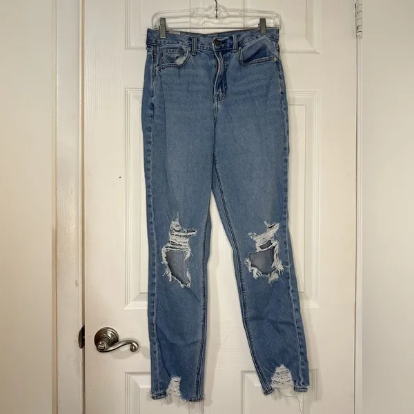 American‎ Eagle Mom High Waisted Distressed Med Light Wash Jeans size 4L - Image 4