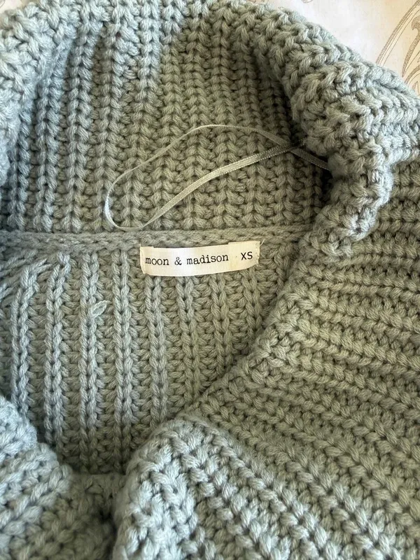 Moon and Madison Green Knit Sweater - Image 6