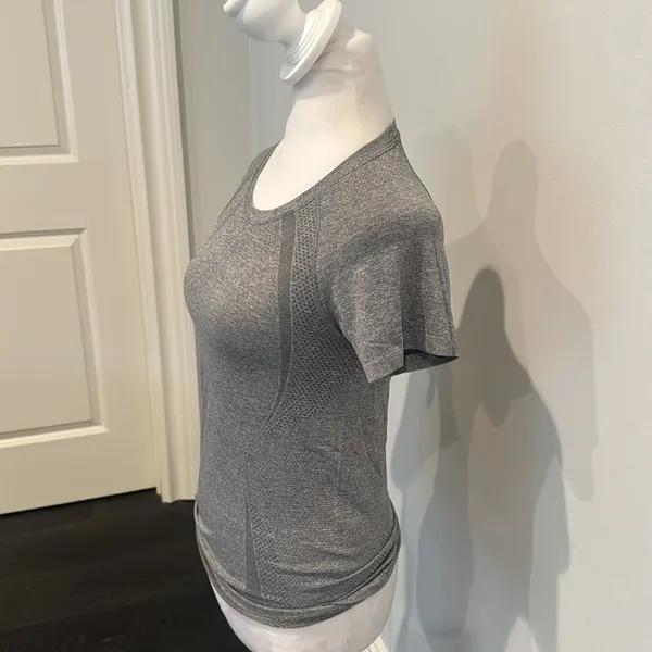 Gray Seamless Athletic Tee - Image 2