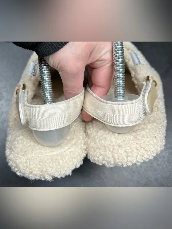 Born Women’s Size S 6-7 White Sherpa Slip On Adjustable Strap Mule Slippers - Image 4
