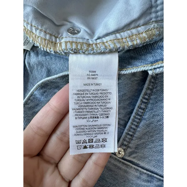 Boden women's Bermuda Denim Short Size 32 2630 - Image 4